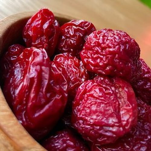 آلو بخارا قرمز خشک با شیرینی طبیعی